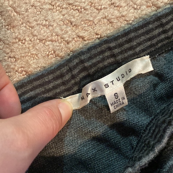 Max Studio small striped skirt with elastic waist band - Picture 2 of 3